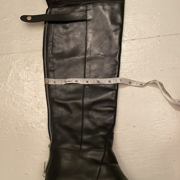 Selling well loved over the knee flat leather boots, Italian made - Picture 11 of 12